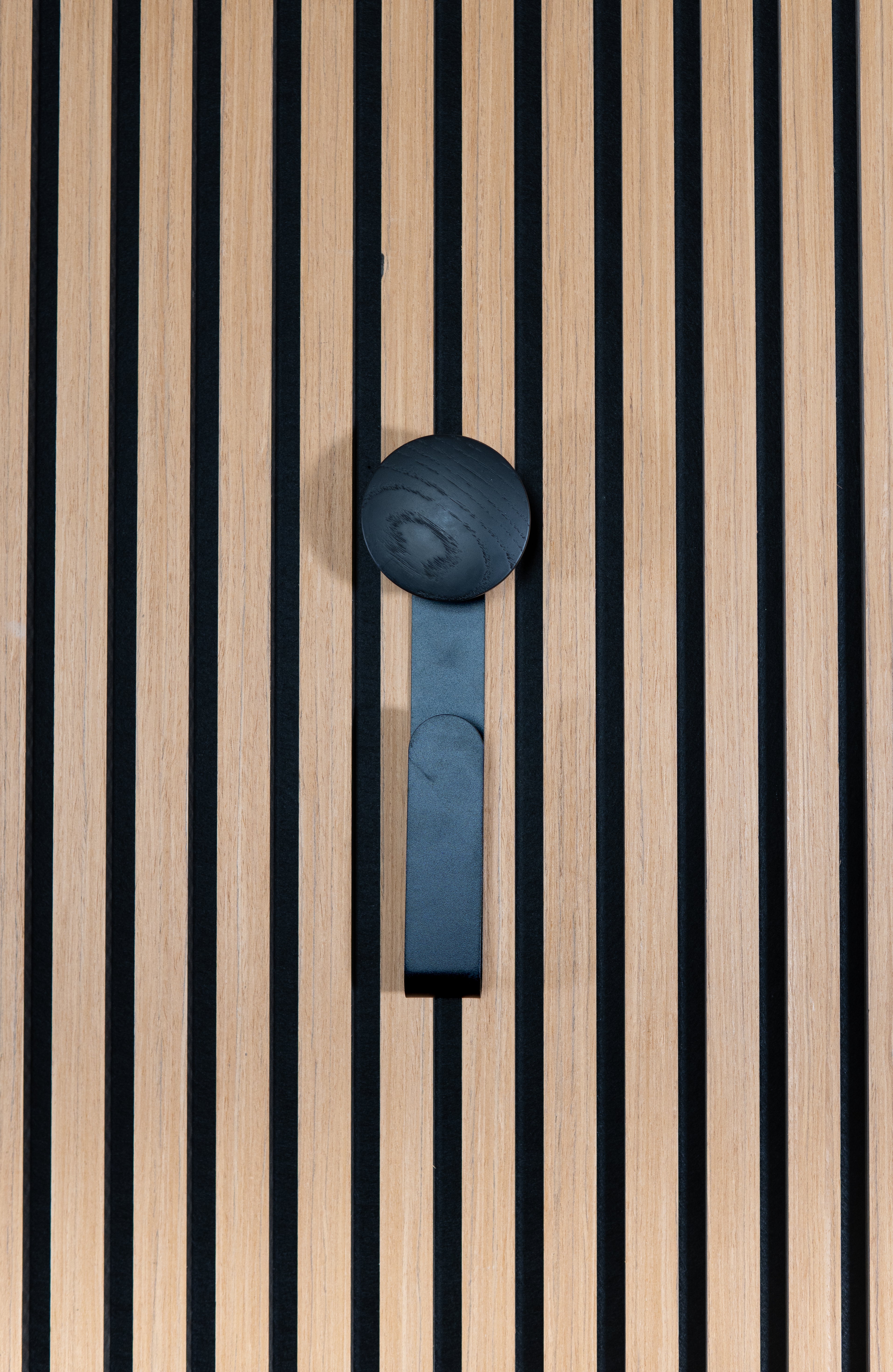 Colgador de pared largo negro 30cm